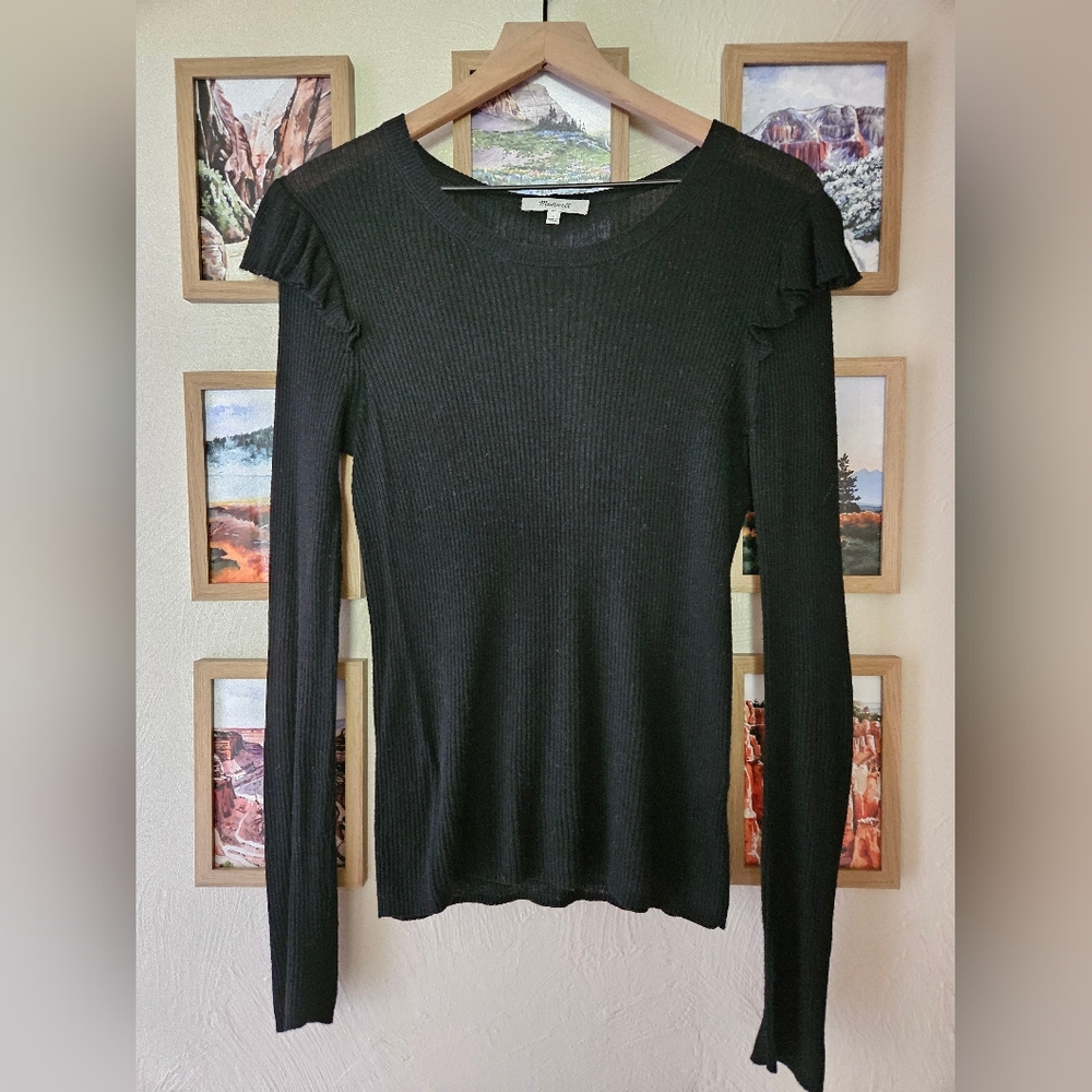 Madewell ruffle shoulder top, S